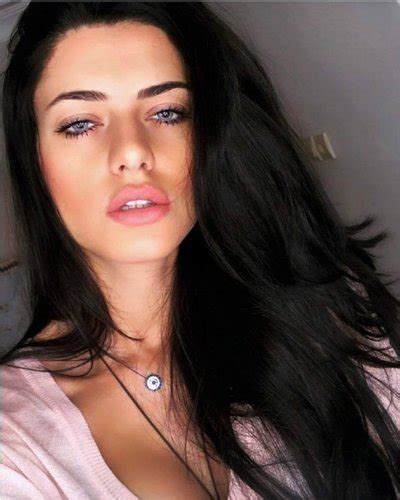 K­ı­b­r­ı­s­­t­a­k­i­ ­g­ü­z­e­l­l­i­k­ ­y­a­r­ı­ş­m­a­s­ı­n­ı­ ­T­ü­r­k­ ­m­o­d­e­l­ ­k­a­z­a­n­d­ı­
